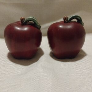 Harry & David Vintage Ceramic Red Apple Salt & Pepper Shaker Set